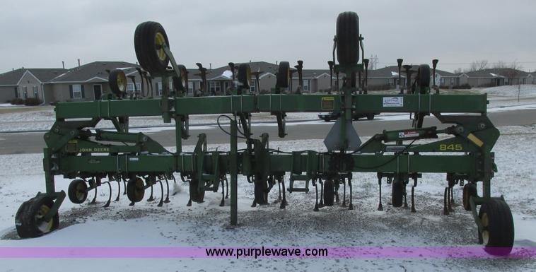 John Deere 845 row crop cultivator - A8759