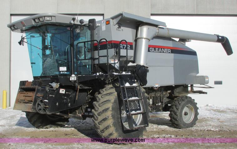 1998 Gleaner R72 combine - A8769