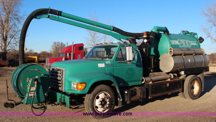 1998 Ford F800 sewer vac truck - I5981