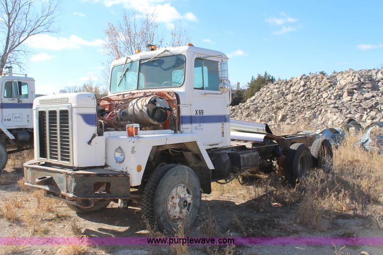 1977 International Paystar 5000 truck cab and chassis - I5930