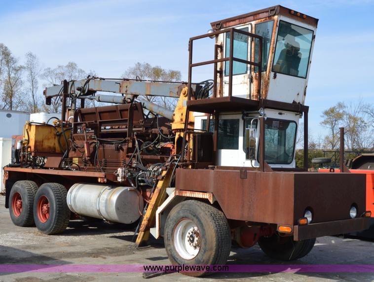 1978 Oshkosh B2344-6 proto type tire grinder truck - Z9013