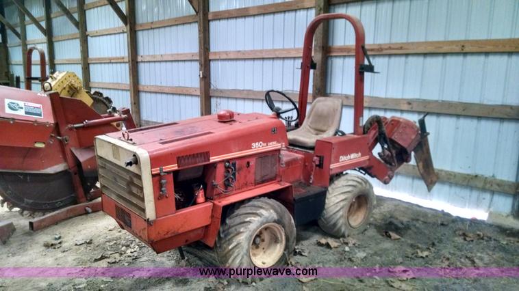 Ditch Witch 350SX cable plow - AV9987