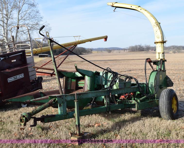 John Deere 3800 two row silage chopper - I8524