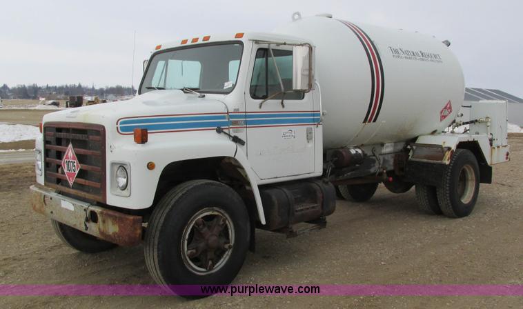 1986 International 1754 propane delivery truck - I4067