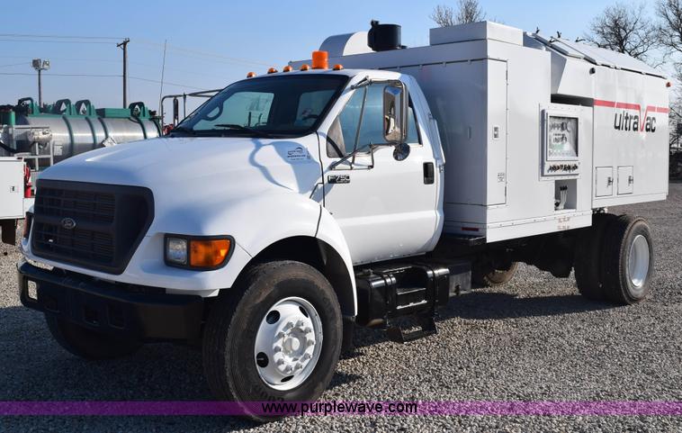 2000 Ford F750 vacuum truck - E6155