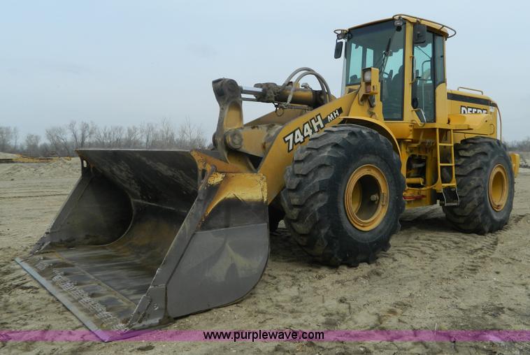 2001 John Deere 744H wheel loader - D6133