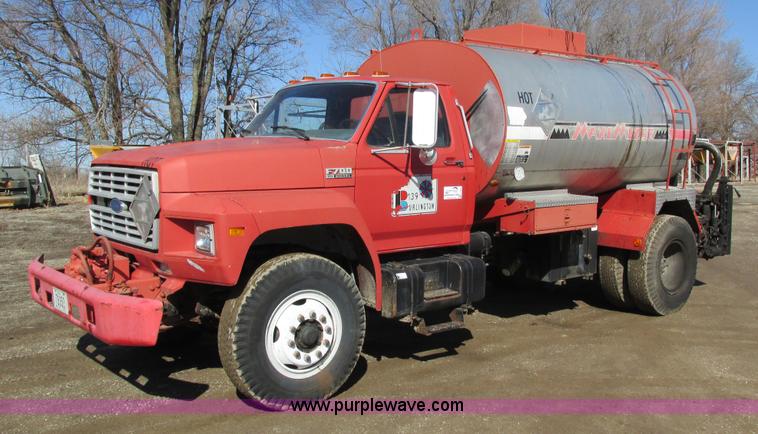 1994 Ford F700 oil distributor truck - I4044