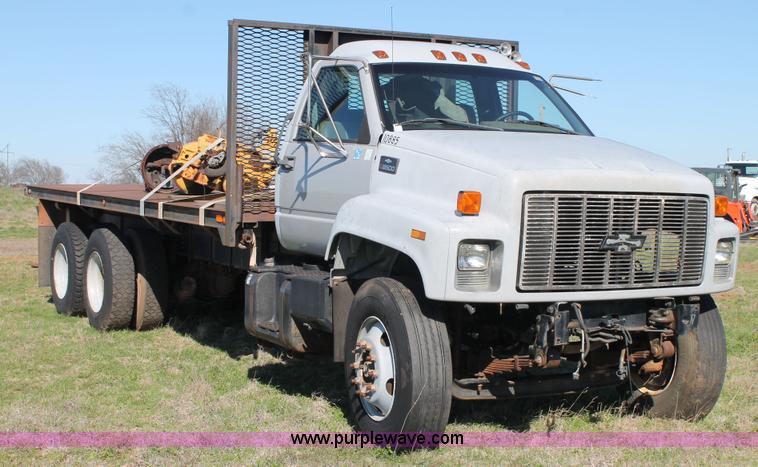 2001 Chevrolet C8500 truck cab and chassis - H1566