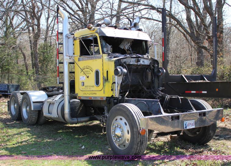 1982 Peterbilt 382 semi truck - J2259