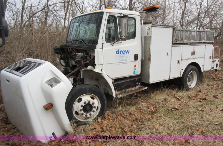2002 Freightliner FL60 service truck - AY9480