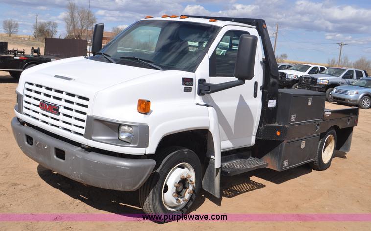 2004 GMC C4500 flatbed truck - F2349