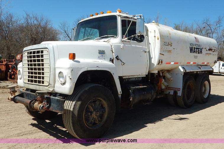 1978 Ford 9000 water truck - H7908