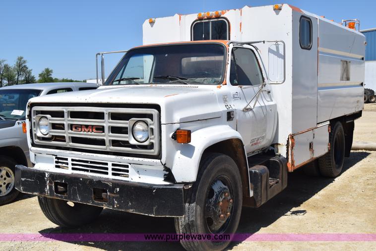 1990 GMC TopKick chipper truck - E6346