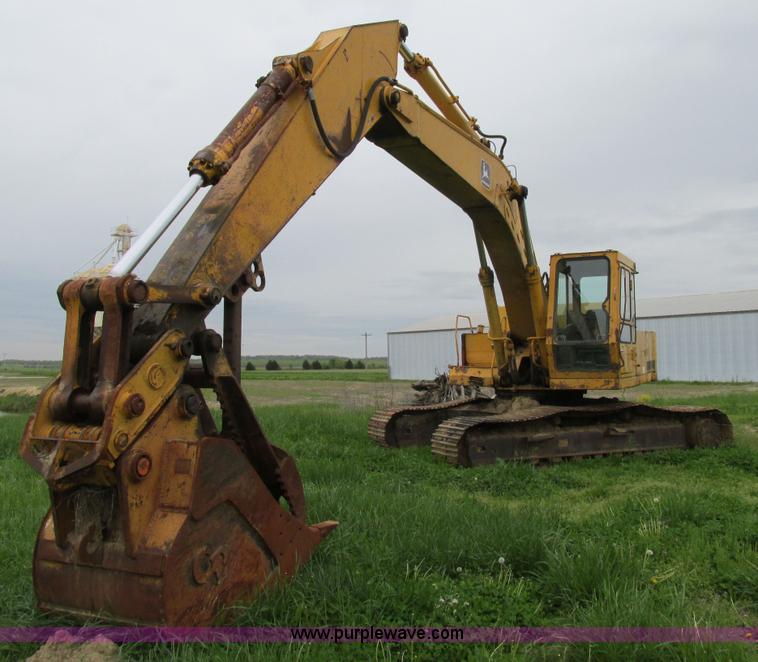 1986 John Deere 790 excavator - E7444