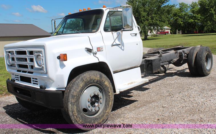 1988 GMC TopKick truck cab and chassis - K6892