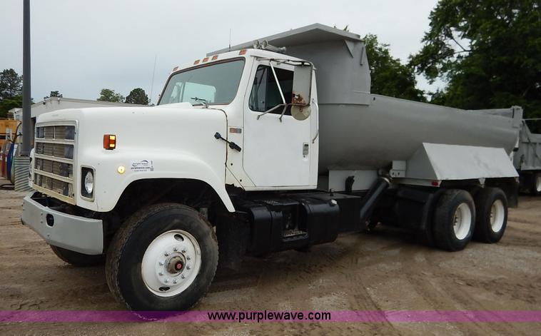 1988 International S2500 dump truck - K7489