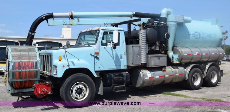 2002 International F2574 sewer cleaner truck - K8516