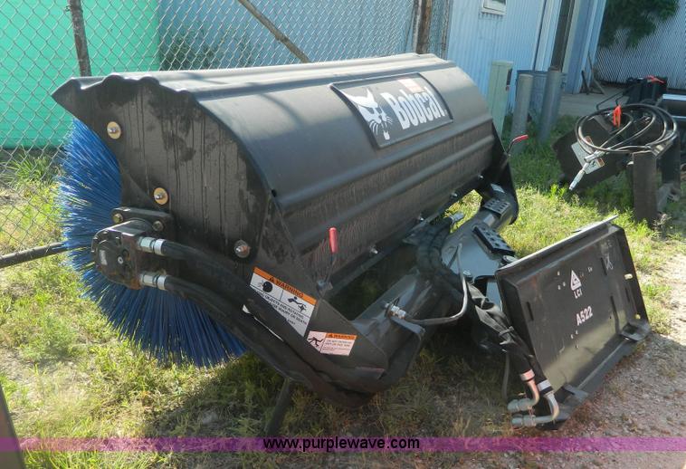 2010 Bobcat 84 angle broom - BG9857