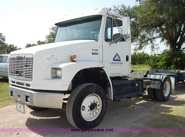 1997 Freightliner FL106 semi truck - J3838