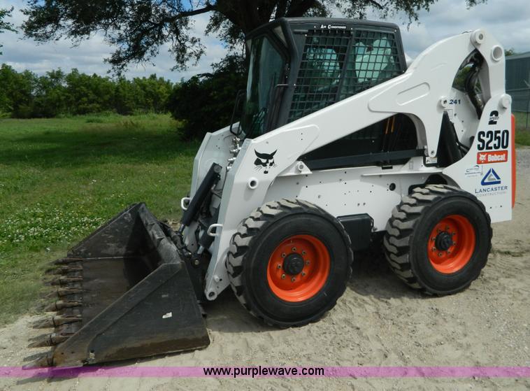 2010 Bobcat S250 skid steer - K8100