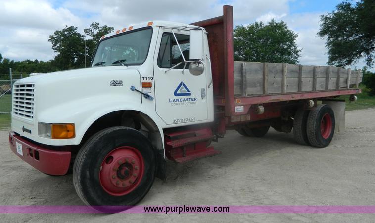 1999 International 4900 flatbed dump truck - K8102