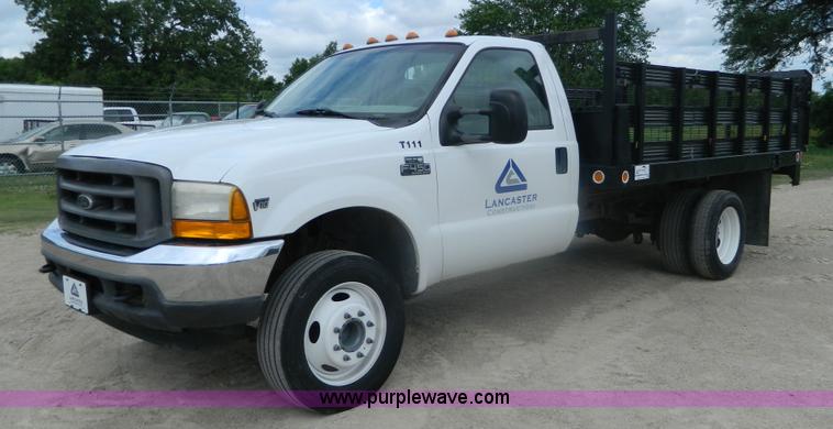 2001 Ford F450 Super Duty flatbed truck - K8103