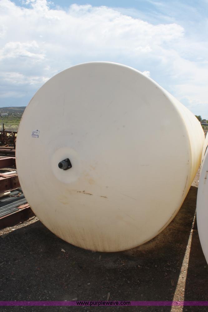 6,200 gallon poly fertilizer tank - J1467