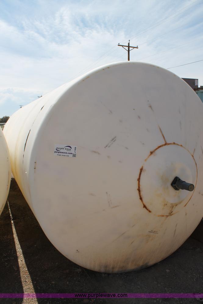 6,200 gallon poly fertilizer tank - J1468