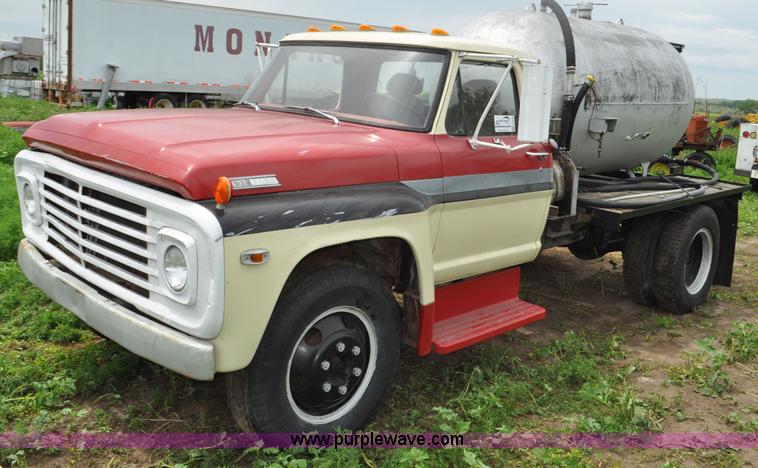 1968 Ford F600 tank truck - F2470