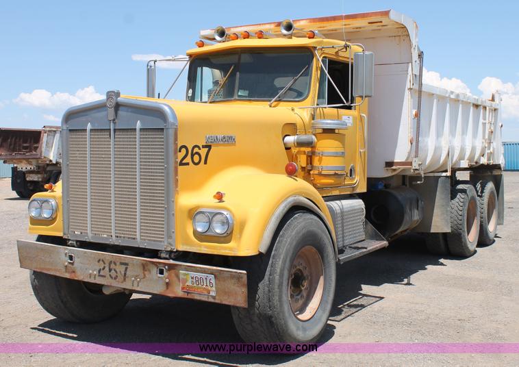 1977 Kenworth dump truck - J1493