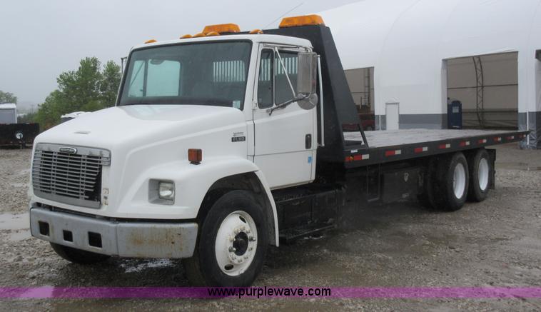 2003 Freightliner FL80 roll back truck - AO9124