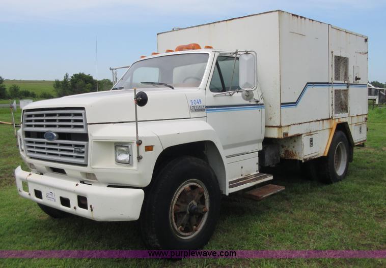 1988 Ford F800 sewer jet truck - I2074