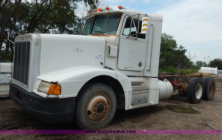 1994 Peterbilt 377 truck cab and chassis - K1541