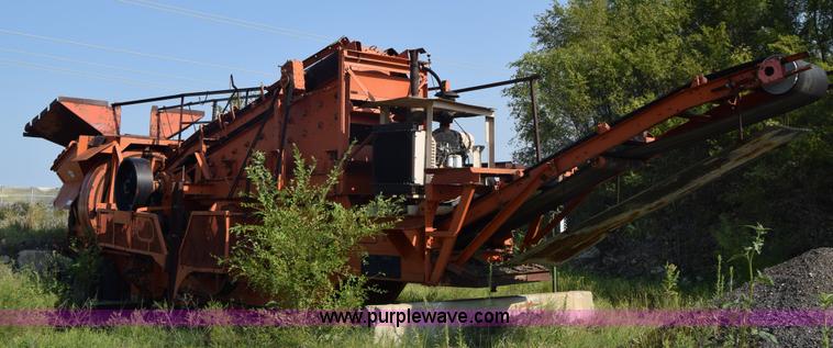 1960 Universal 880 Junior rock crusher - J8194