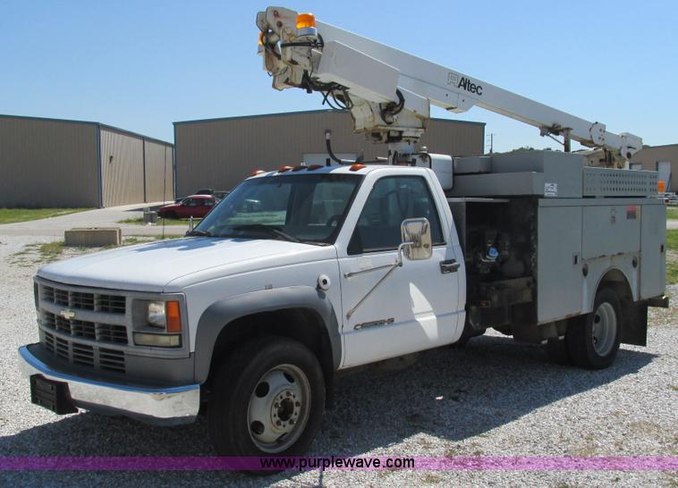 2002 Chevrolet Silverado 3500HD bucket truck - L5252