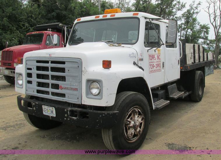 1989 International 1754 Crew Cab flatbed truck - K5174
