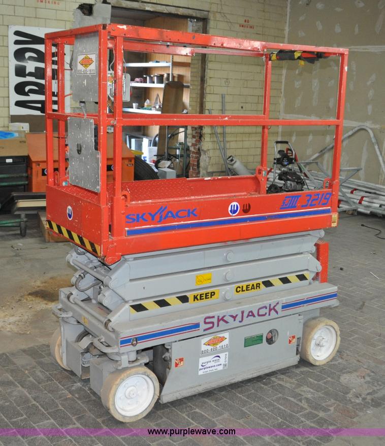 Skyjack SJIII 3219 scissor lift - G7016