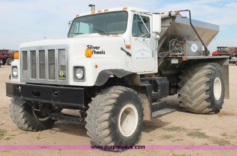 1992 International 2554 fertilizer spreader truck - J1411