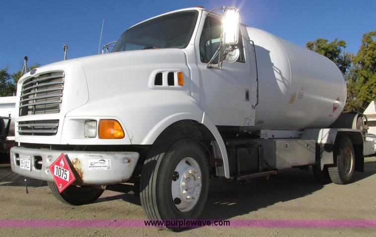 1998 Ford L8513 Louisville 113 propane delivery truck - H1119
