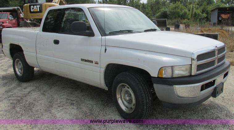 1999 Dodge Ram 1500 Club Cab pickup truck - BS9014