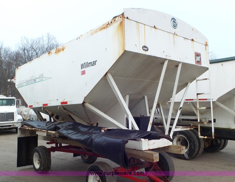 Willmar Load Runner seed tender - J8439