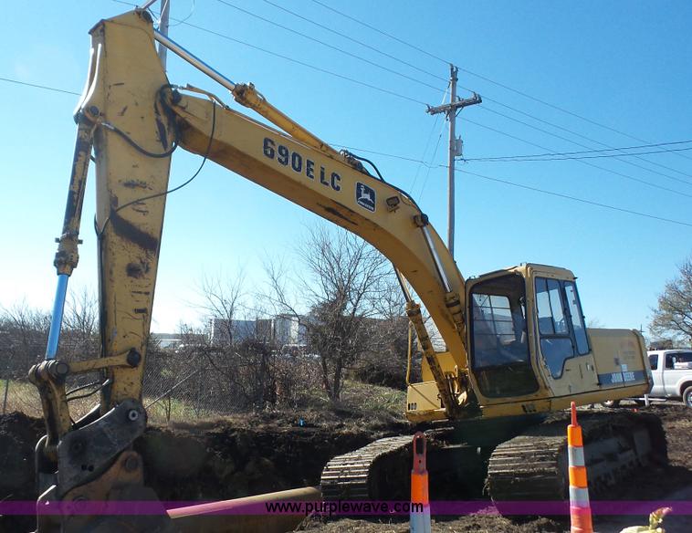1996 John Deere 690E LC excavator - J4568