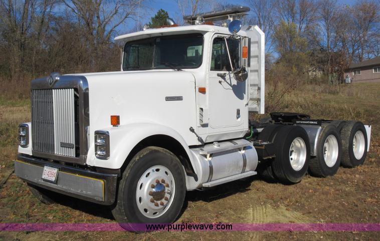 1999 International F9370 semi truck - L4532