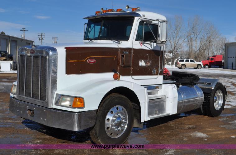 1992 Peterbilt 377 truck cab and chassis - G7094