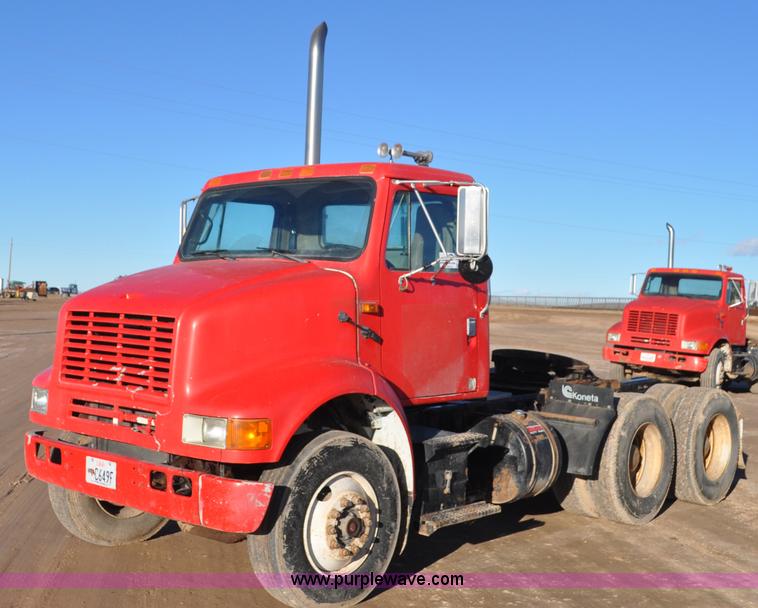 1990 International 8100 semi truck - G7126
