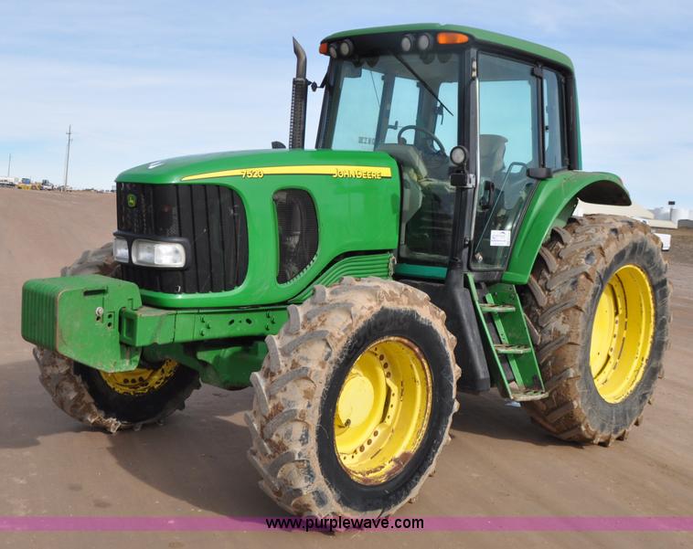 2003 John Deere 7520 MFWD tractor - G7138