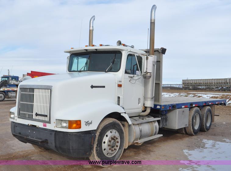 1994 International 9200 flatbed truck - G7153