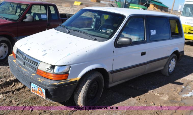 1992 Dodge Caravan LE - G7182