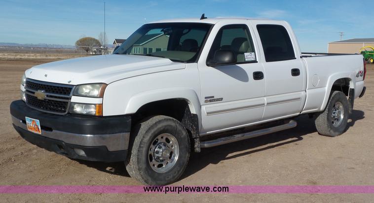 2007 Chevrolet Silverado 2500HD Crew Cab pickup truck - J8326