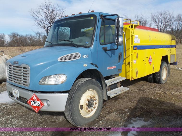 2004 Freightliner Business Class M2 fuel truck - K5490